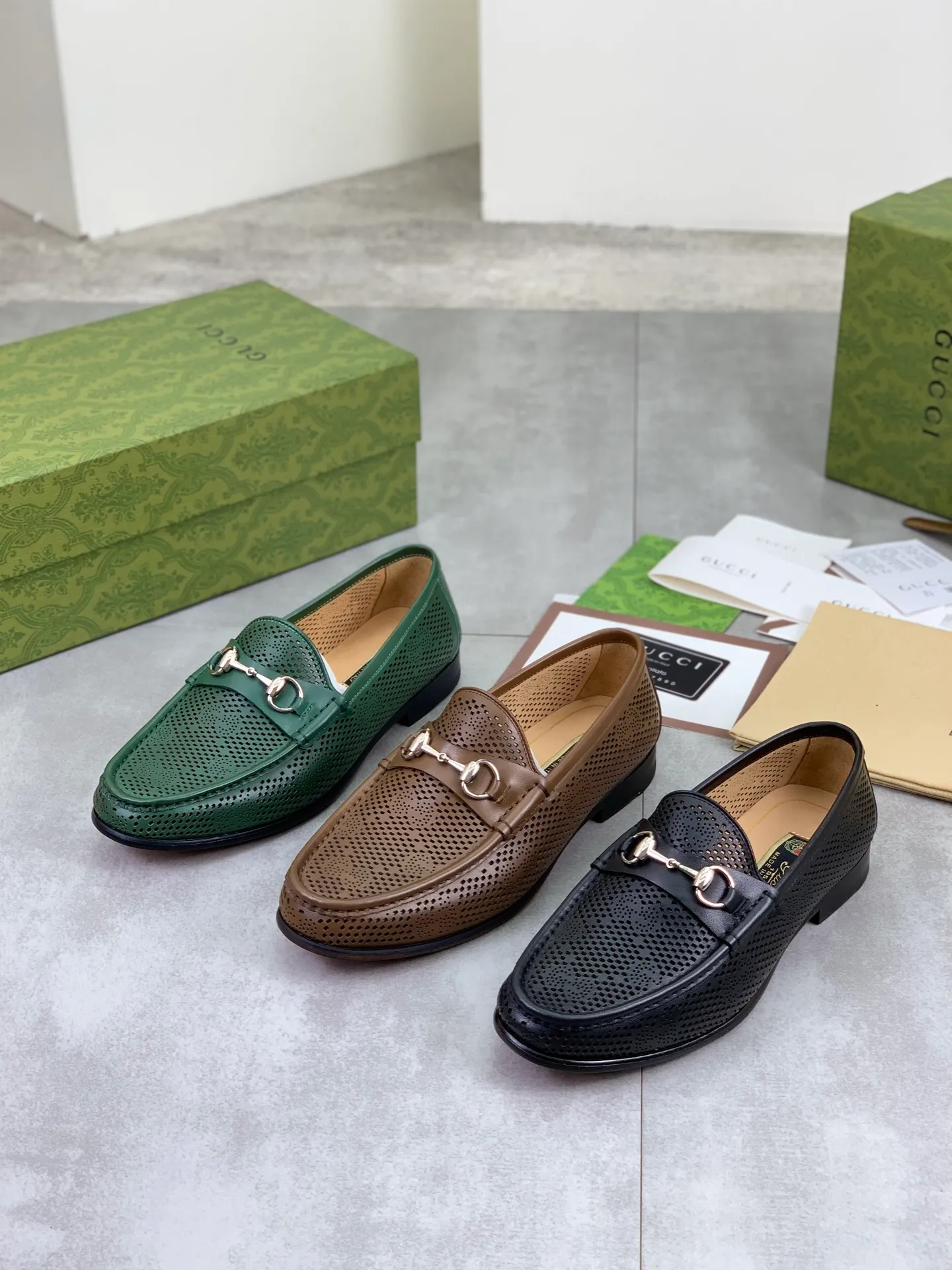 Factory price P980💰💎💎💎Top version (original high-grade genuine leather outsole) Full upper and inner lining cowhide punching design (summer essential) Brand: [GUCCi] Gucci's new business formal casual leather shoes Standard code: Men's size 39–44 (38 45 46 needs to be customized) Grade: Same as the official website Original quality Material: Original calfskin Water-dyed cowhide lining Original genuine leather outsole Style categories: Men's fashion Formal casual leather shoes Slip-on men's shoes series Young fashion European and American trends British style Casual matching Comfortable feet Color: 3️⃣ colors available Actual pictures